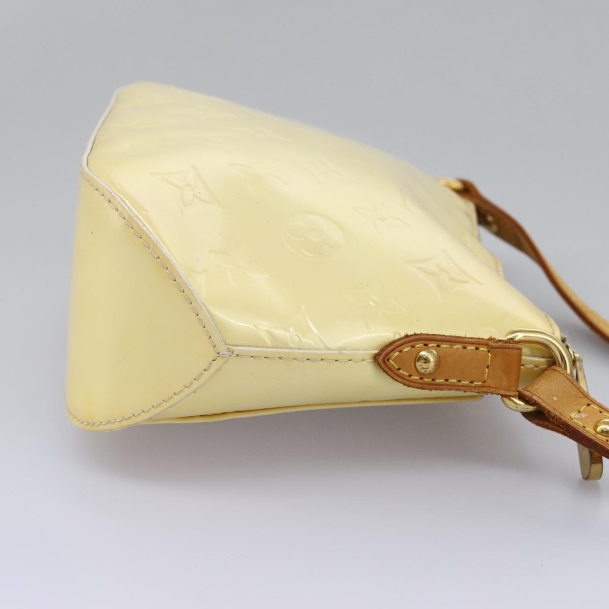 Louis Vuitton Minna Beige Patent Leather Shoulder Bag (Pre-Owned)