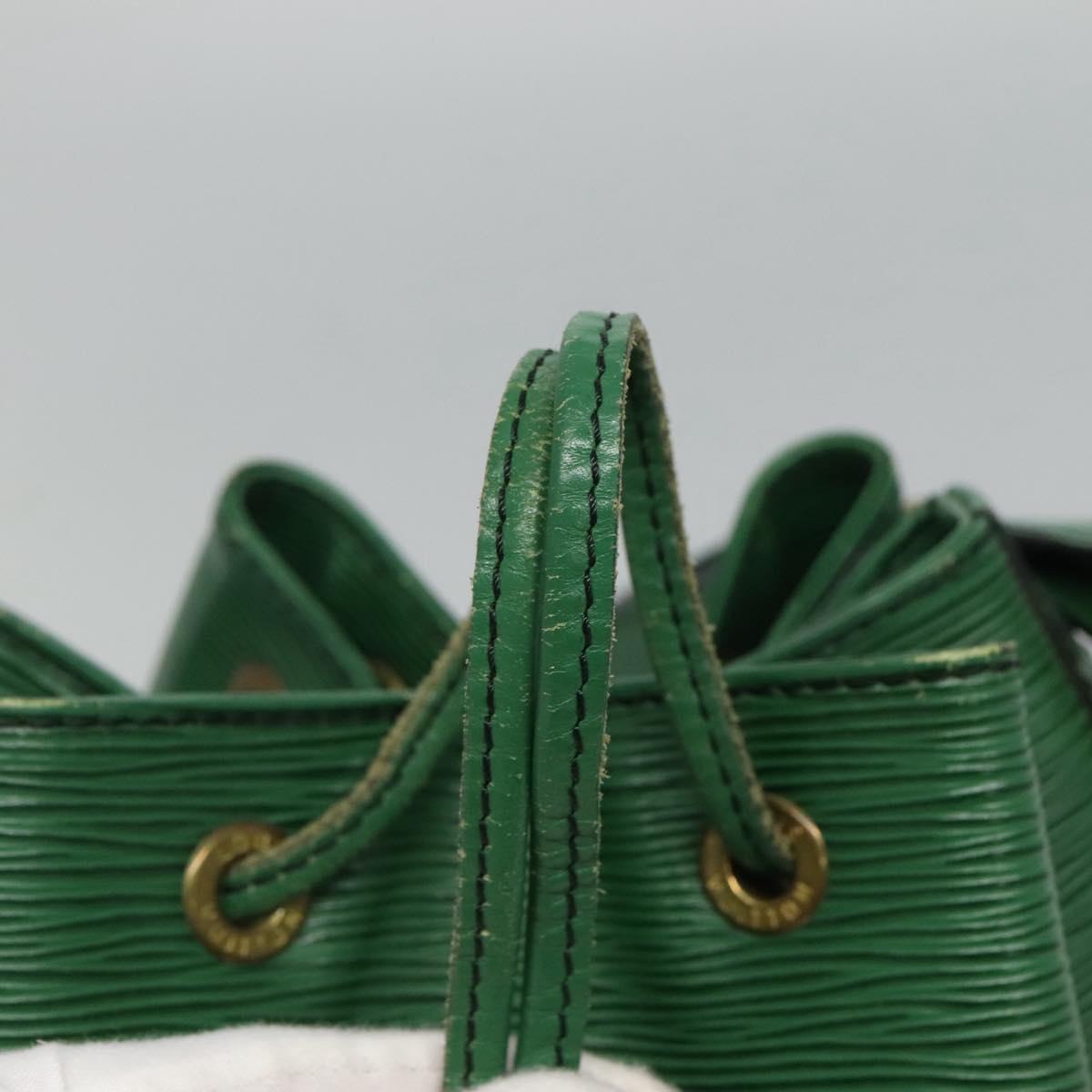 Louis Vuitton Noé Green Leather Shoulder Bag (Pre-Owned)