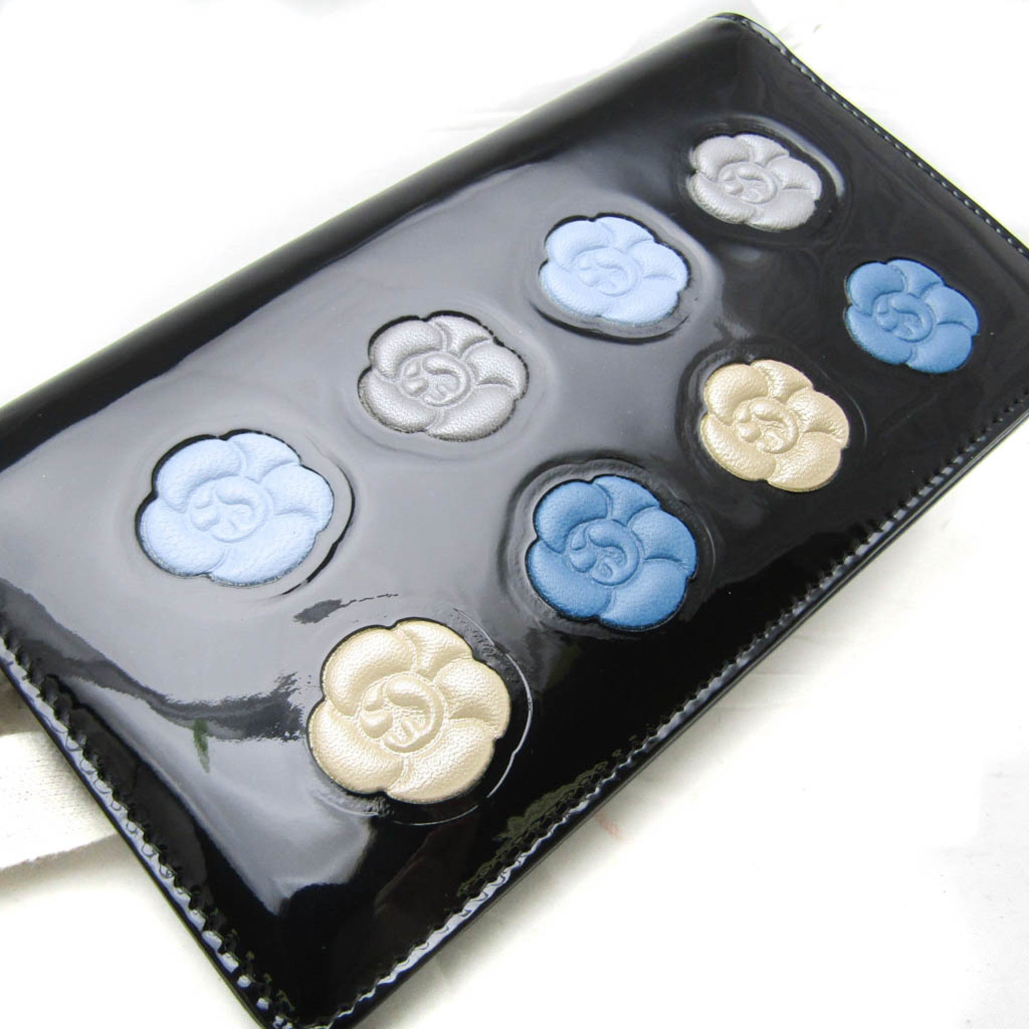 Chanel Camellia Black Patent Leather Wallet (Pre-Owned)