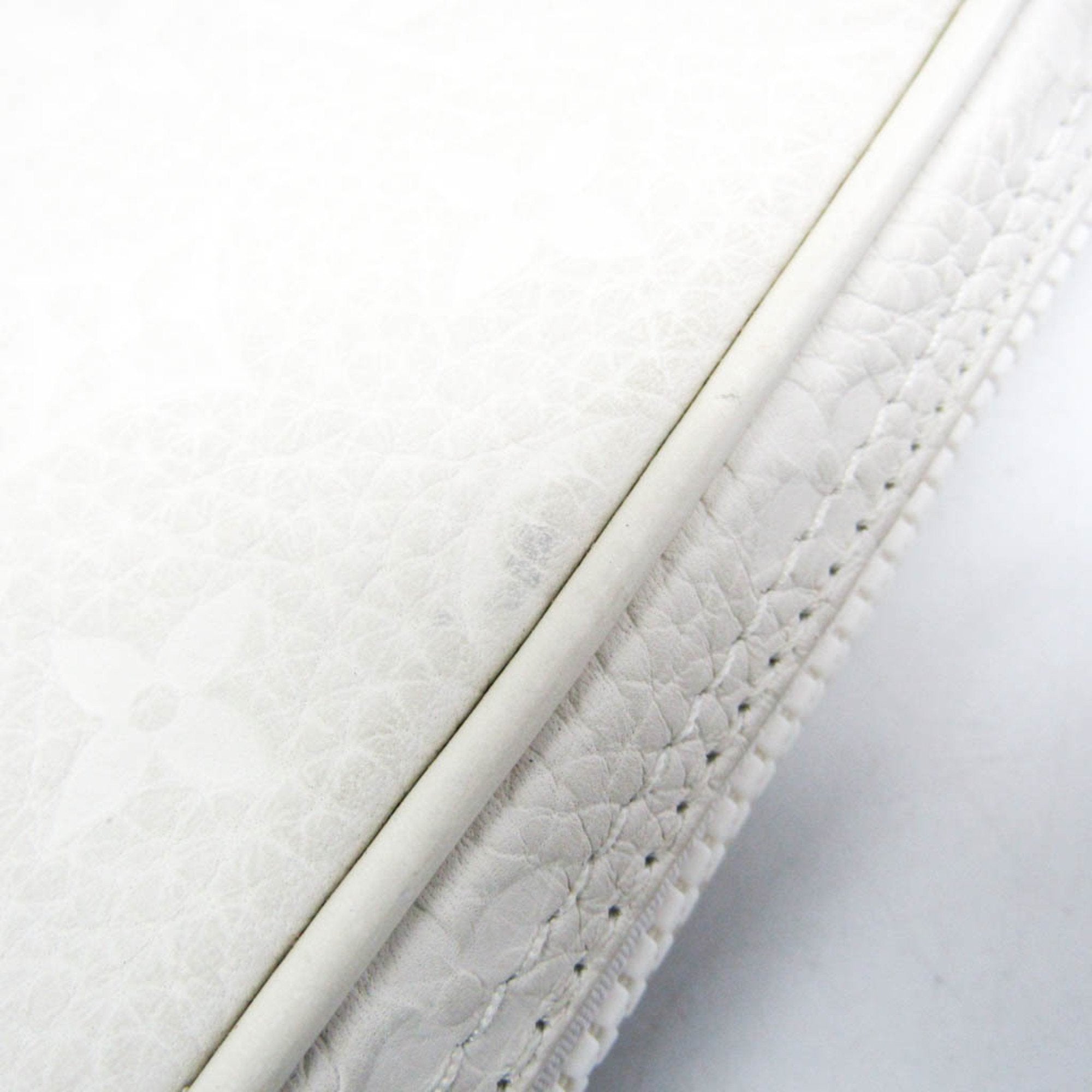 Louis Vuitton Utility Side White Leather Shoulder Bag (Pre-Owned)