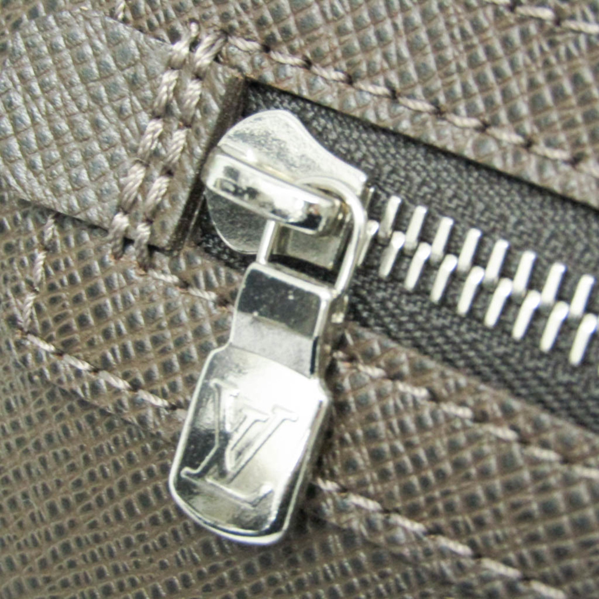 Louis Vuitton Pavel Brown Leather Clutch Bag (Pre-Owned)
