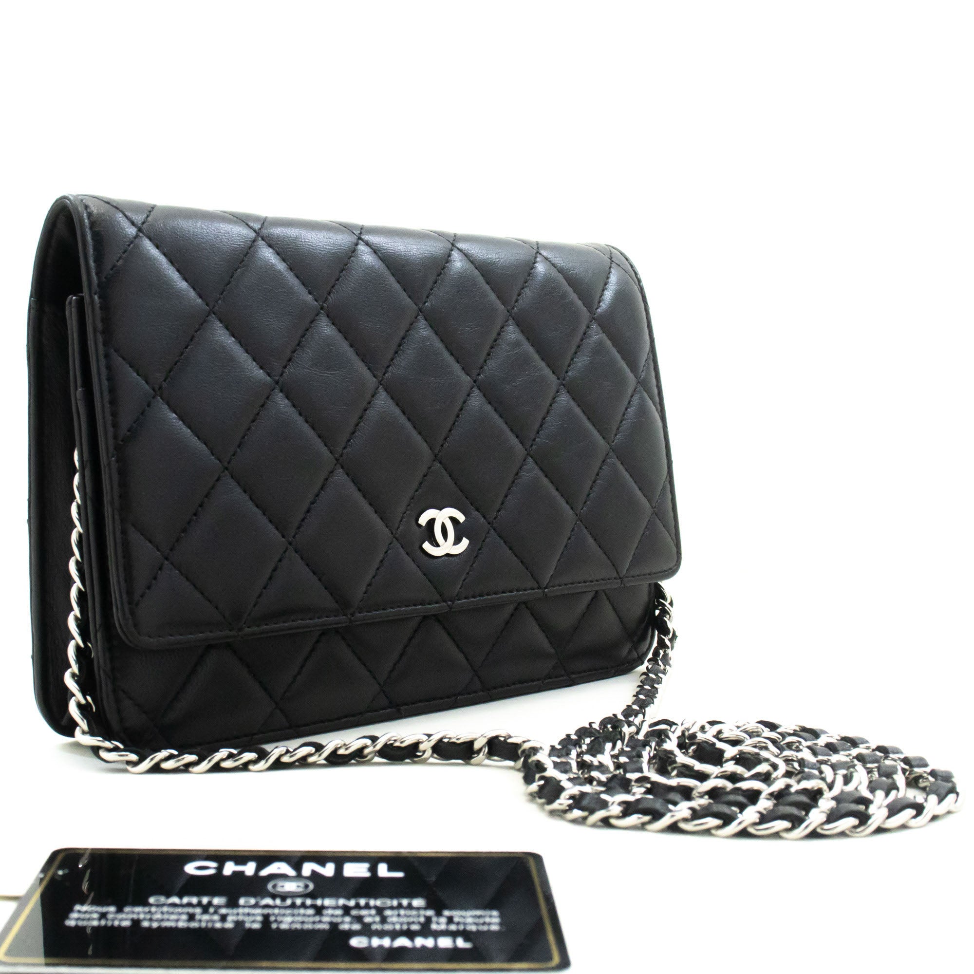 Chanel Black Leather Shoulder Bag (Pre-Owned)