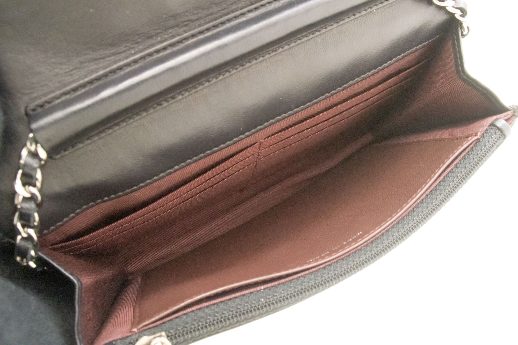Chanel Black Leather Shoulder Bag (Pre-Owned)