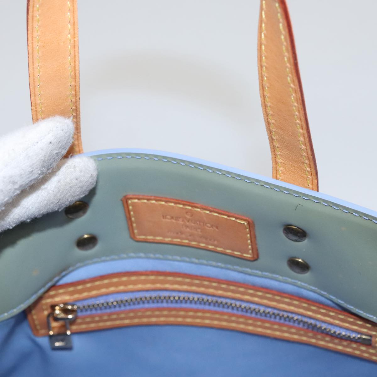 Louis Vuitton Reade Blue Patent Leather Handbag (Pre-Owned)