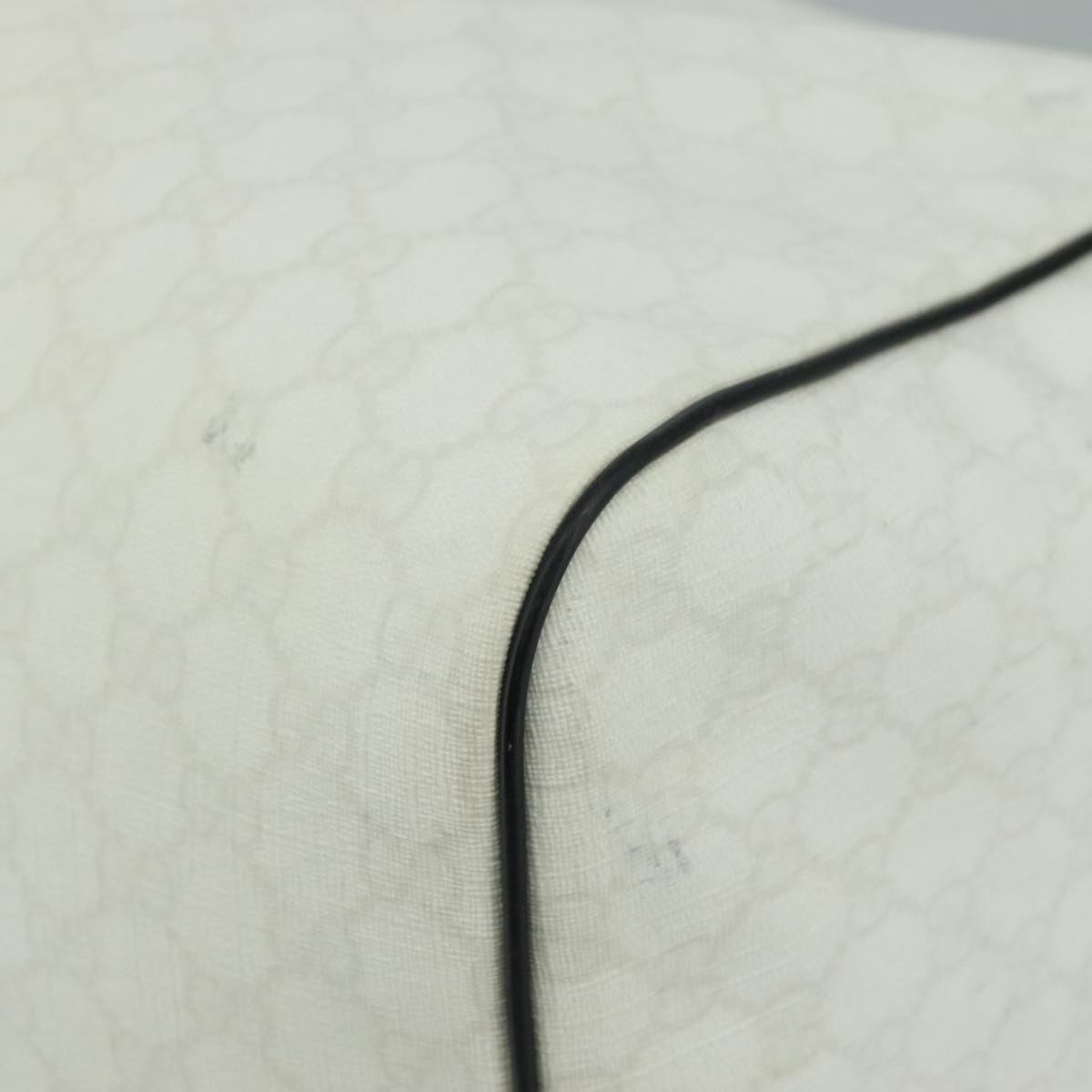 Gucci Gg Canvas White Canvas Travel Bag (Pre-Owned)