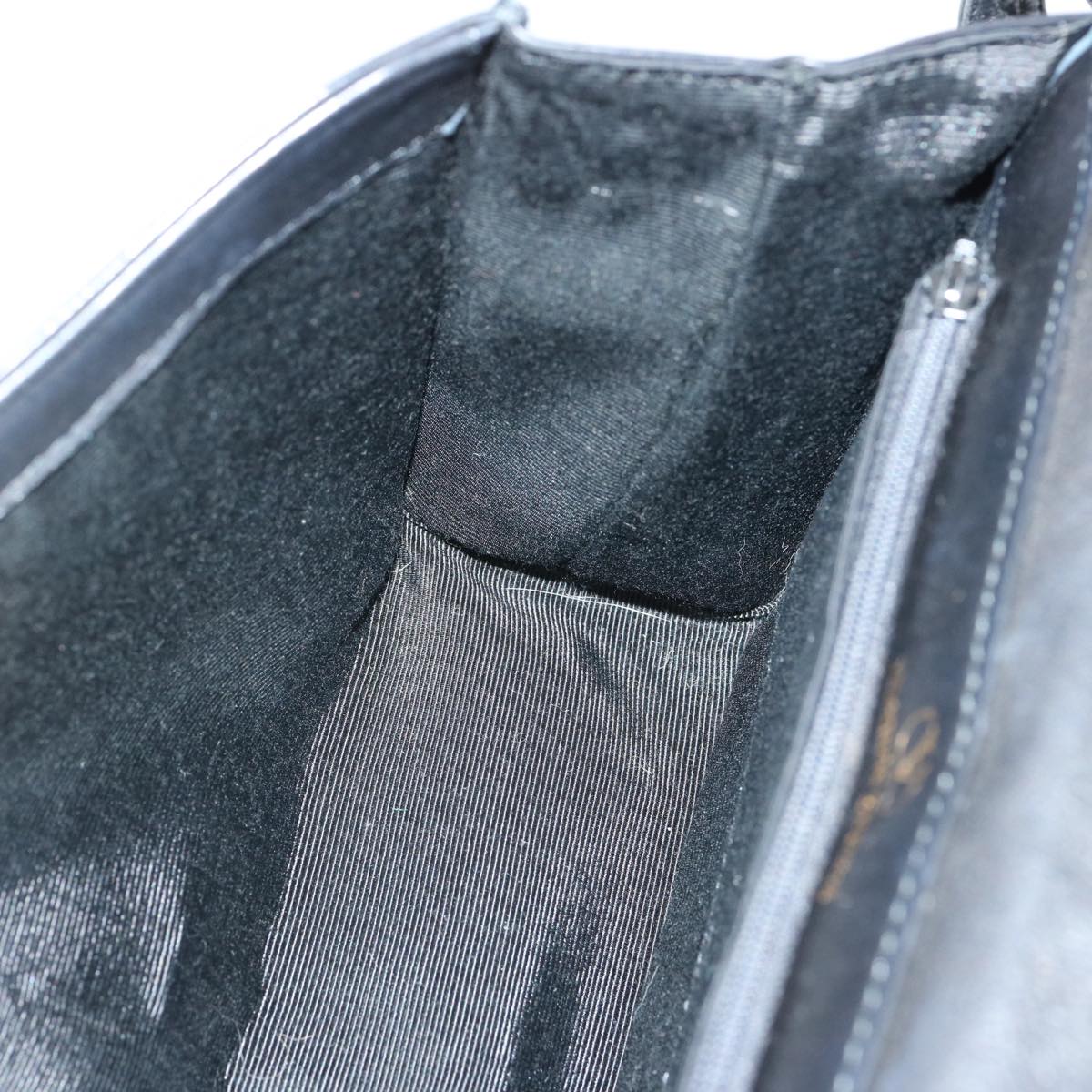 Valentino Garavani Black Leather Shoulder Bag (Pre-Owned)