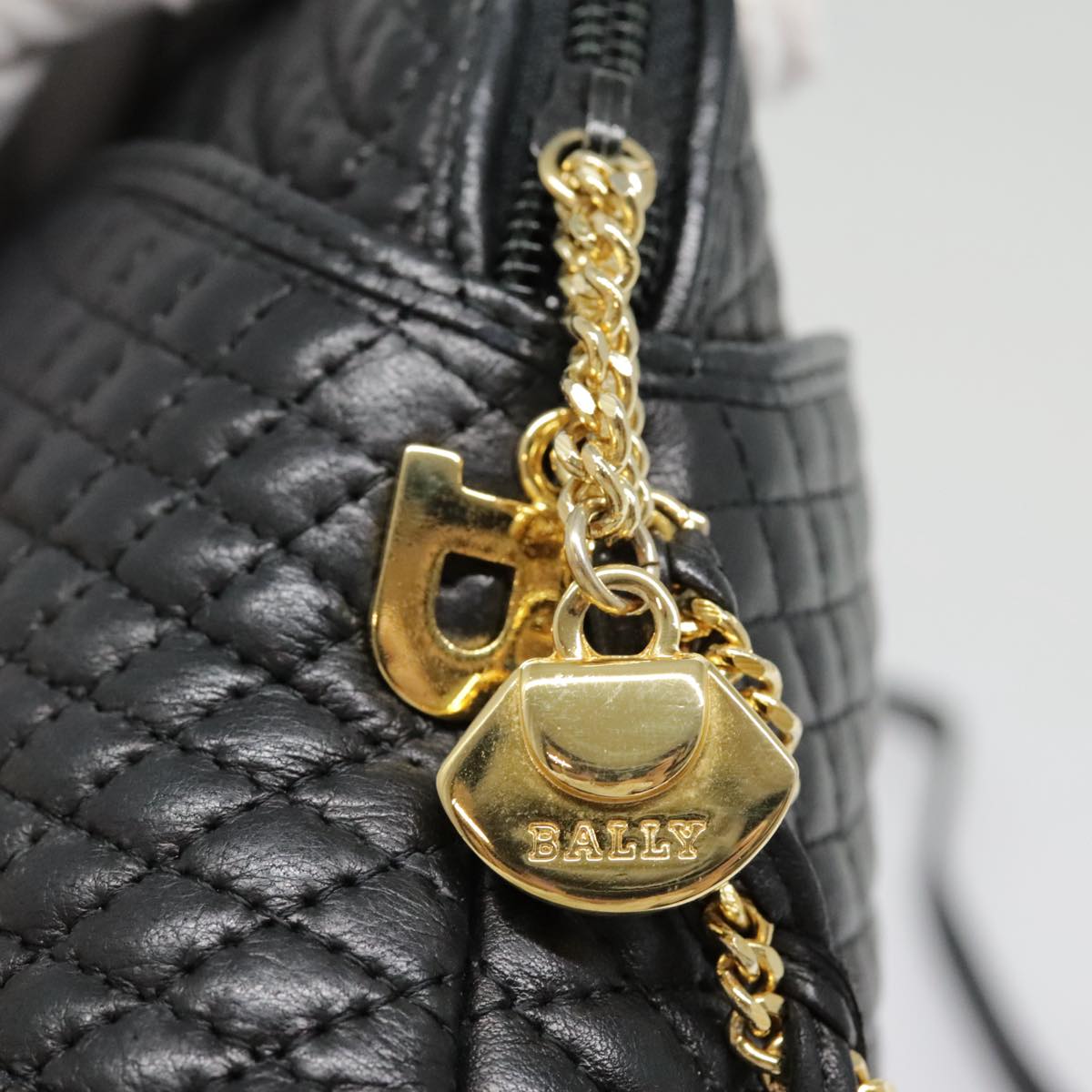 Bally Black Leather Shoulder Bag (Pre-Owned)