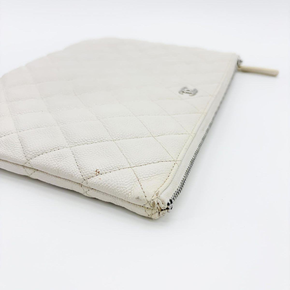 Chanel Classic O Case Quilted Caviar White Leather Clutche & Pouche Bag (Pre-Owned)