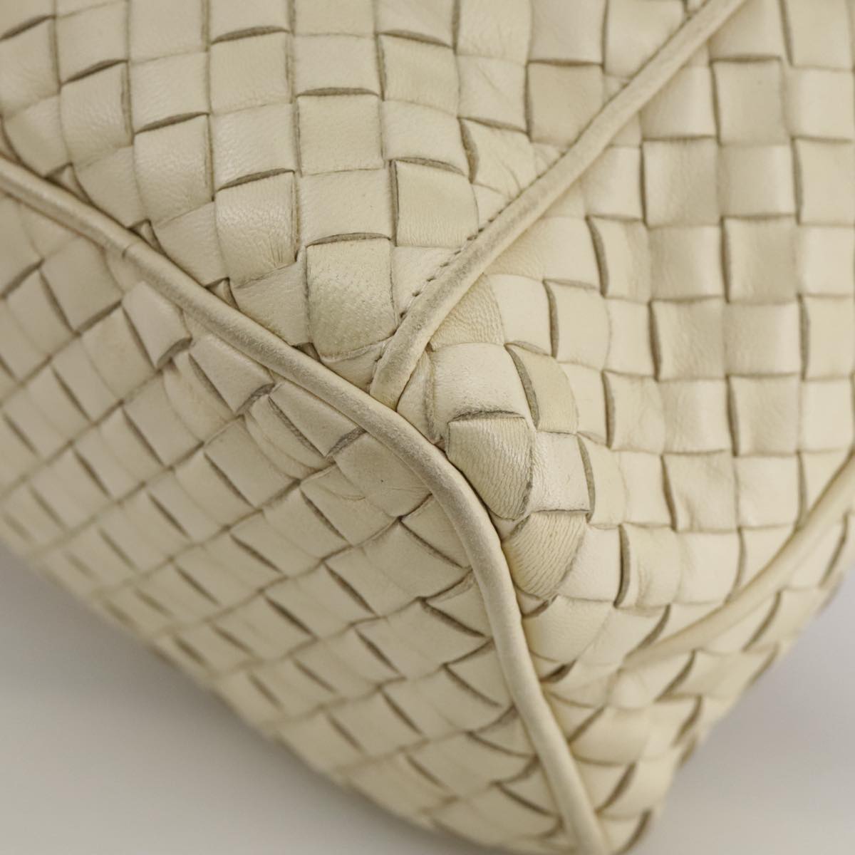Bottega Veneta Beige Leather Handbag (Pre-Owned)