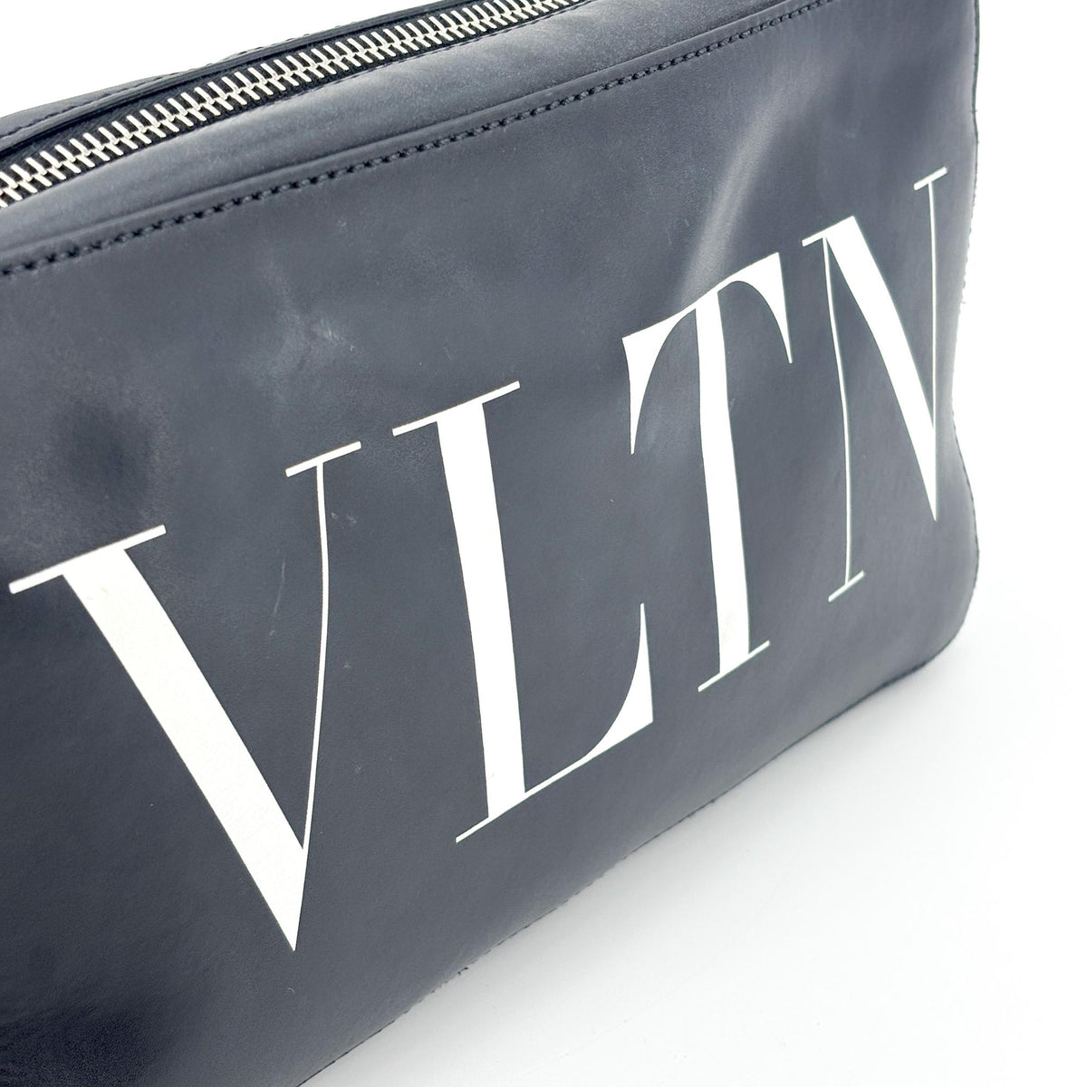 Valentino Garavani Vltn Camera Leather Black Calfskin Crossbody Bag Bag (Pre-Owned)