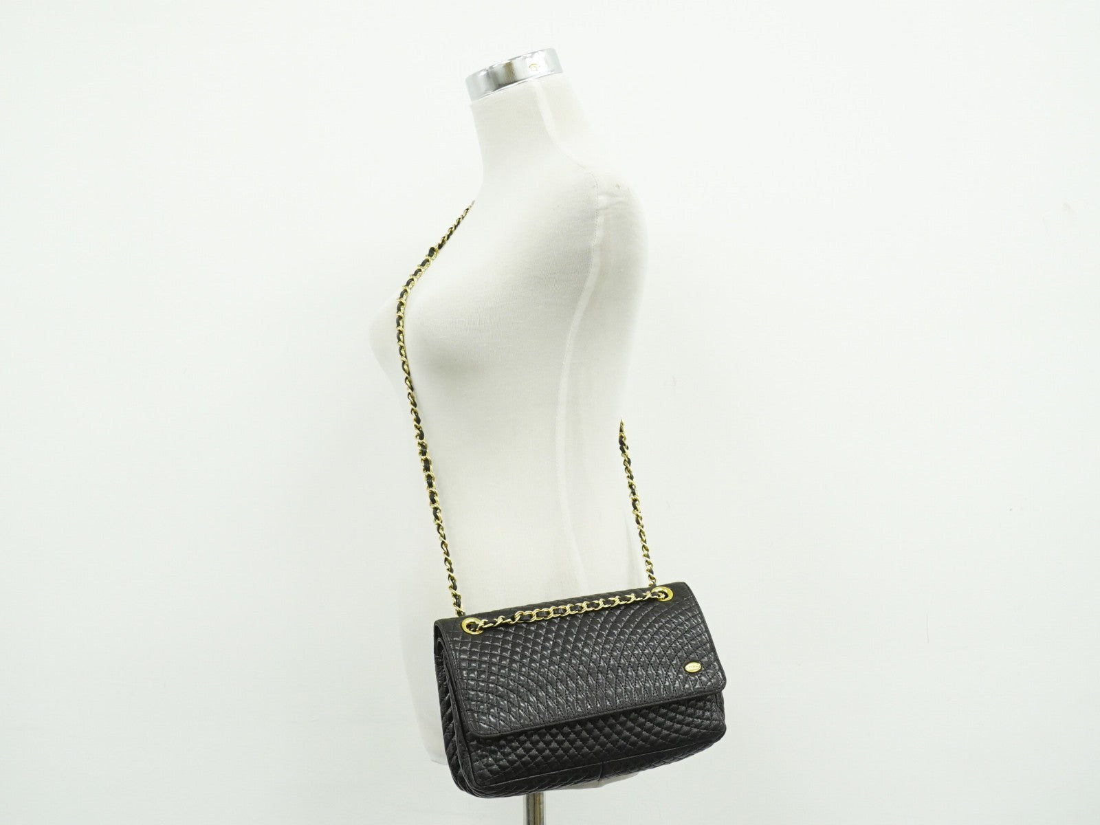 Bally Vintage Chain Quilted Leather Black Leather Shoulder Bag Bag (Pre-Owned)