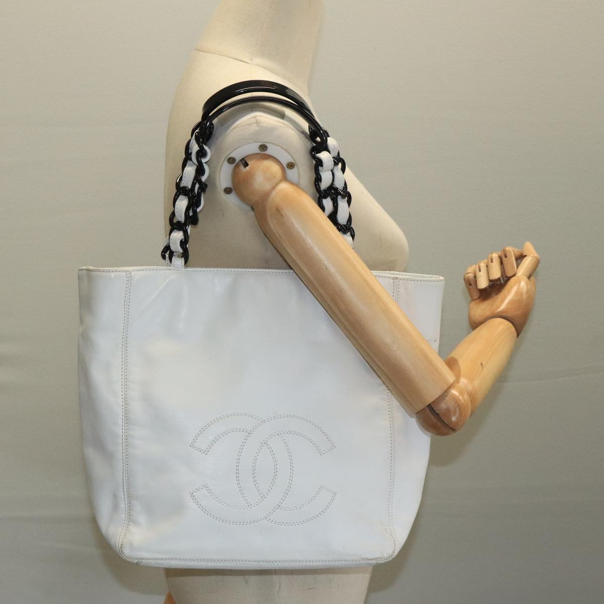 Chanel Shopping White Leather Tote Bag (Pre-Owned)