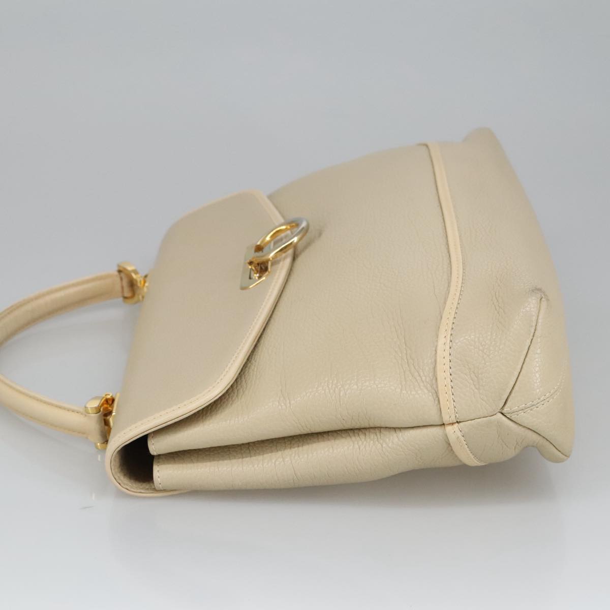 Bally Beige Leather Handbag (Pre-Owned)