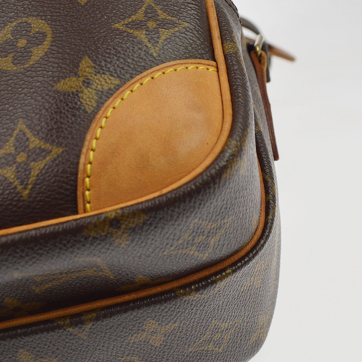 Louis Vuitton Nil Shoulder Bag Monogram Canvas Brown Canvas Shoulder Bag Bag (Pre-Owned)