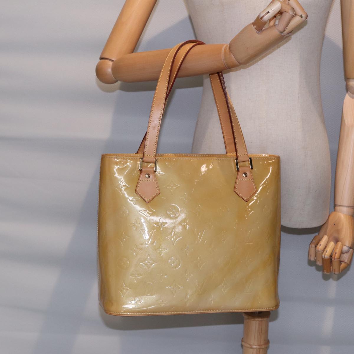 Louis Vuitton Houston Beige Patent Leather Handbag (Pre-Owned)