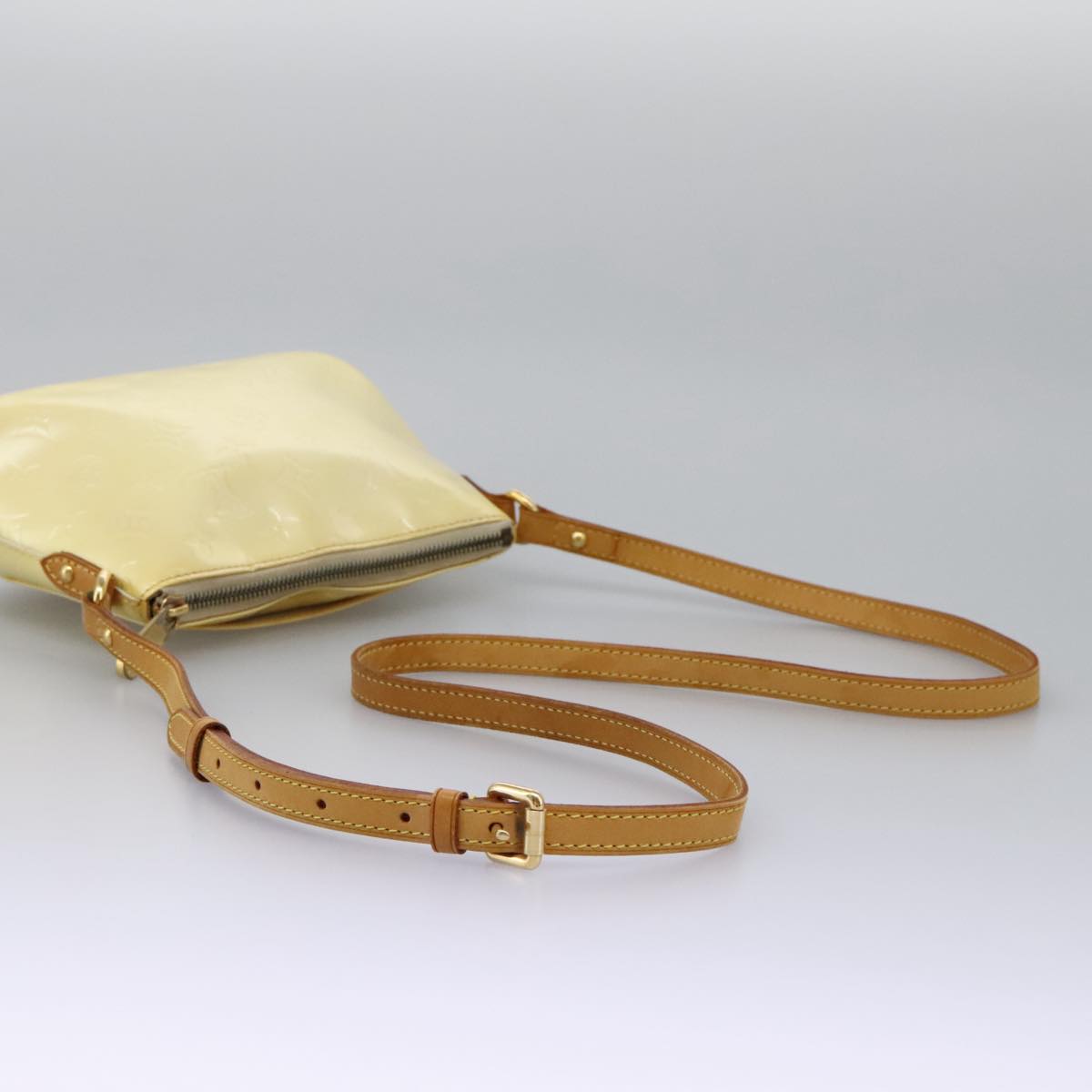 Louis Vuitton Minna Beige Patent Leather Shoulder Bag (Pre-Owned)