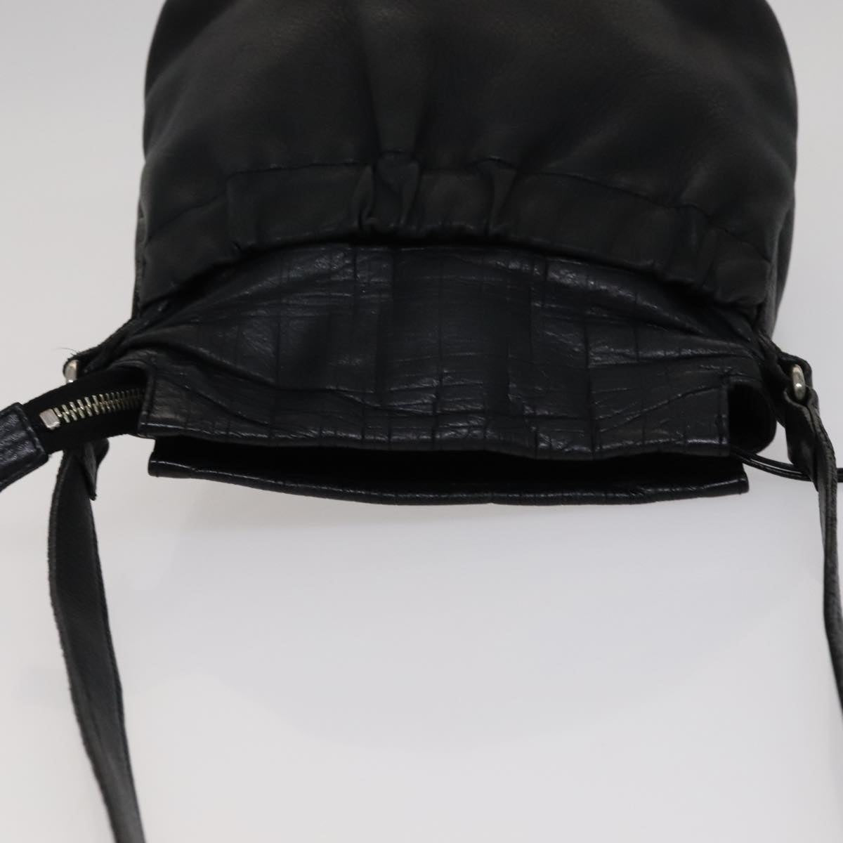 Burberry Black Leather Shoulder Bag (Pre-Owned)