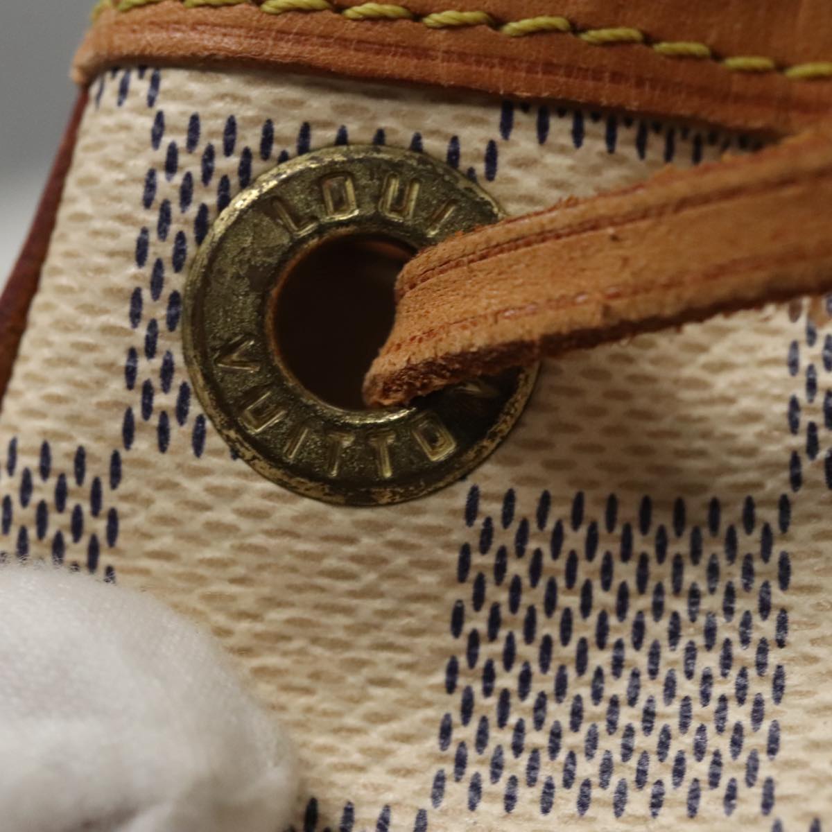 Louis Vuitton Noé White Canvas Shoulder Bag (Pre-Owned)