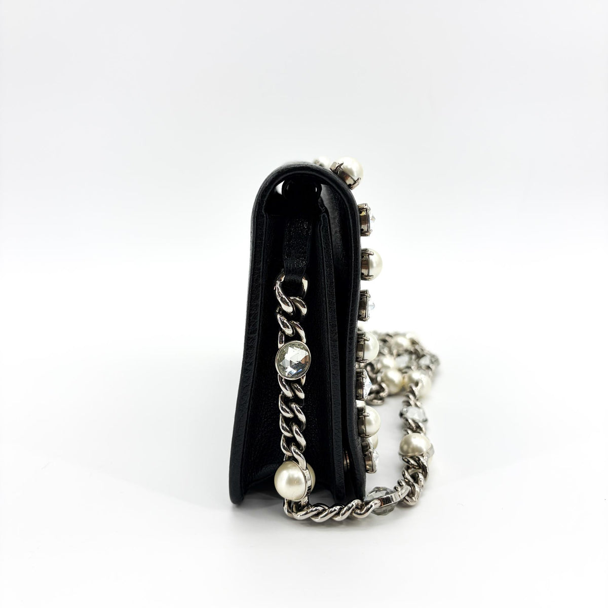 Miu Miu Crystal And Pearl Chain Clutch Embellished Leather Black Leather Clutche & Pouche Bag (Pre-Owned)