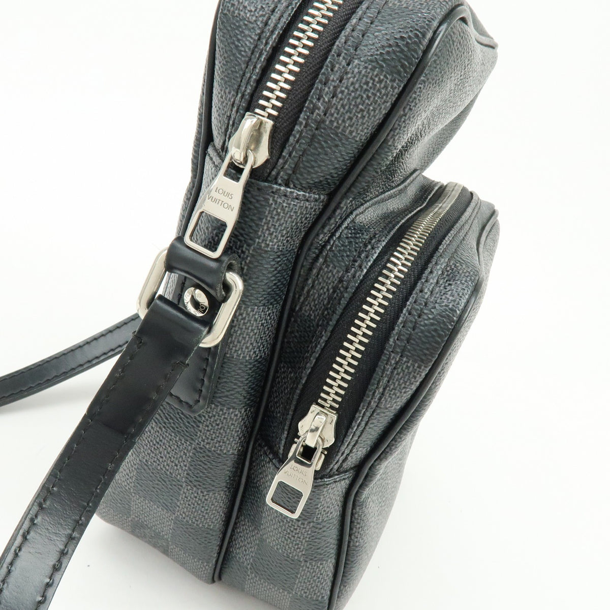 Louis Vuitton Rem Damier Graphite Black Canvas Handbag (Pre-Owned)