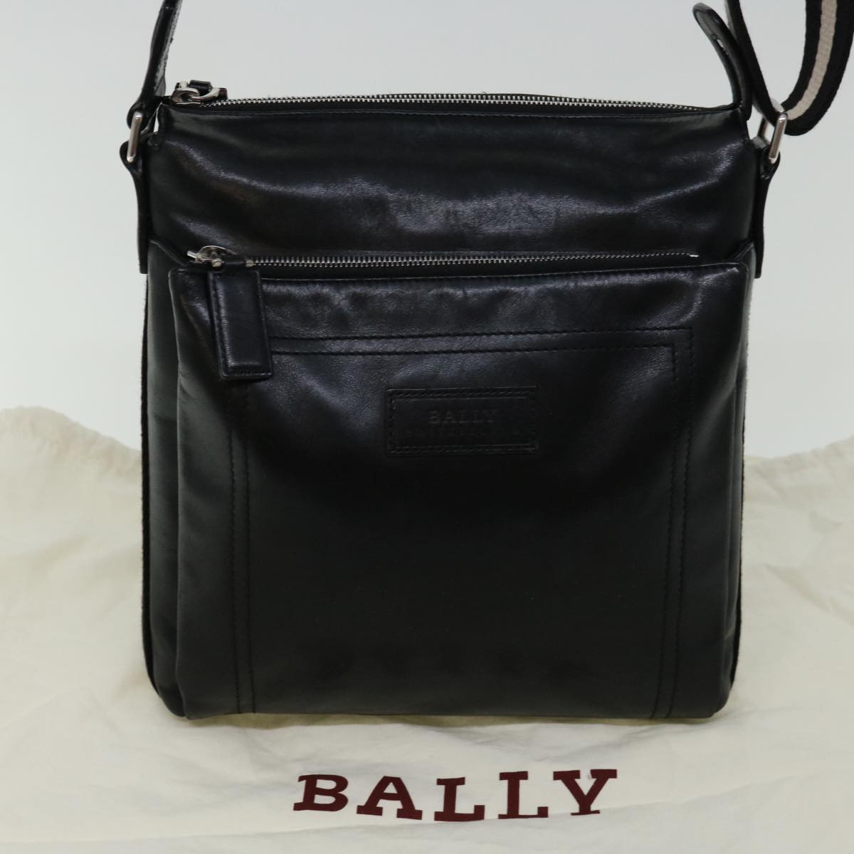 Bally -- Black Leather Shoulder Bag (Pre-Owned)