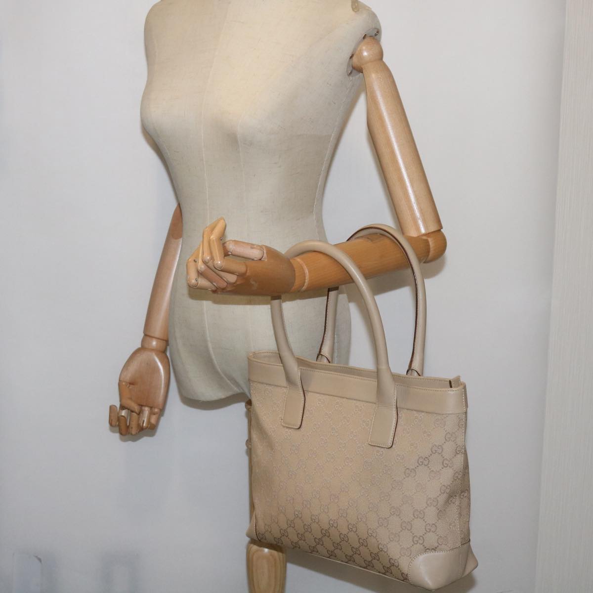 Gucci Gg Canvas Beige Canvas Tote Bag (Pre-Owned)