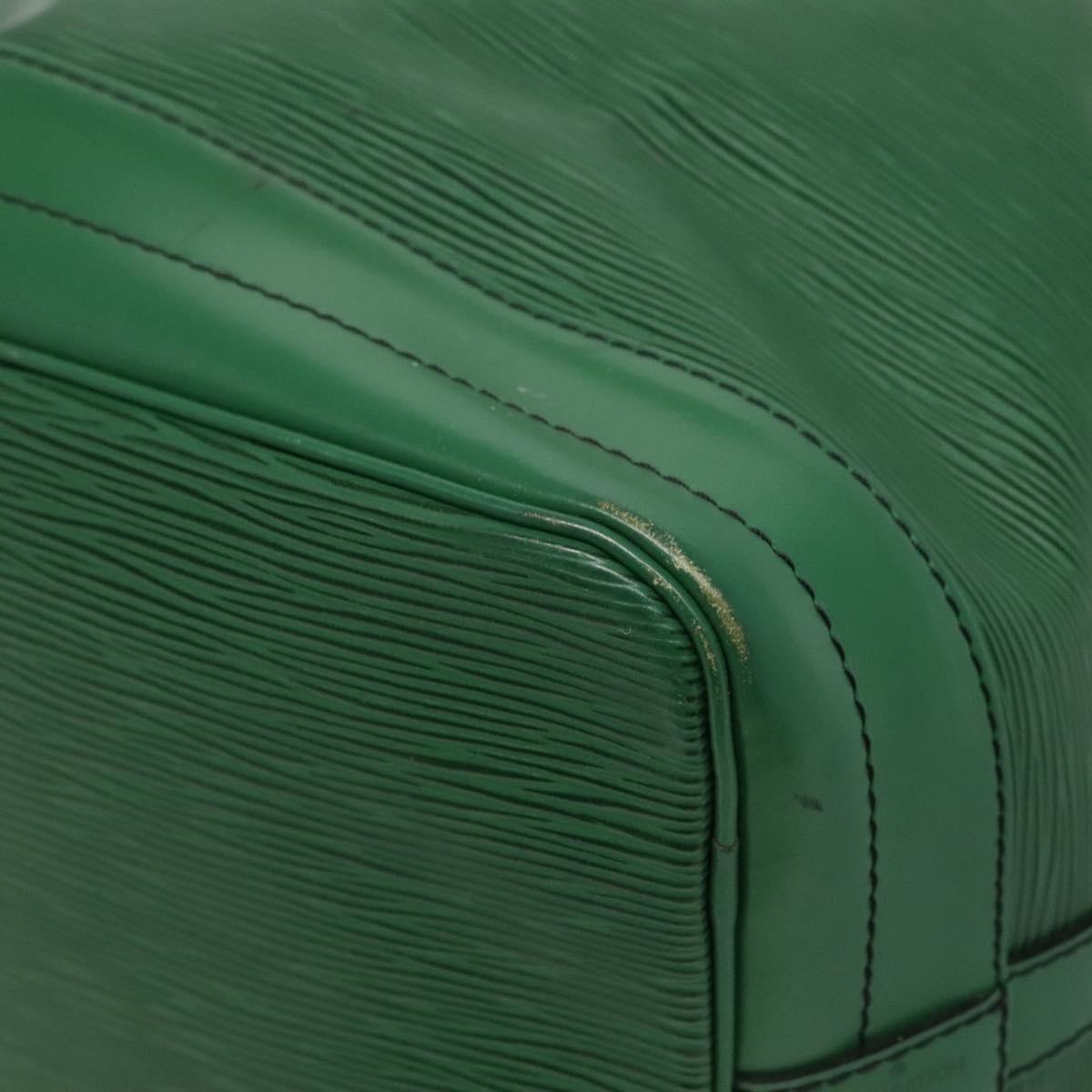 Louis Vuitton Noé Green Leather Shoulder Bag (Pre-Owned)
