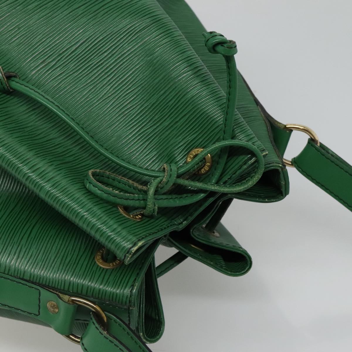 Louis Vuitton Noé Green Leather Shoulder Bag (Pre-Owned)