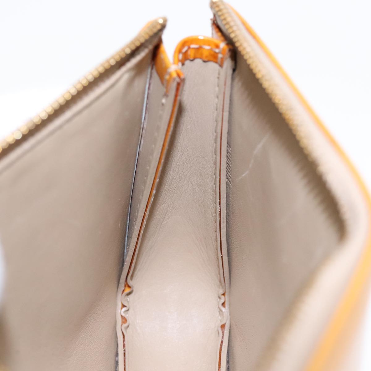 Louis Vuitton Lexington Beige Patent Leather Clutch Bag (Pre-Owned)