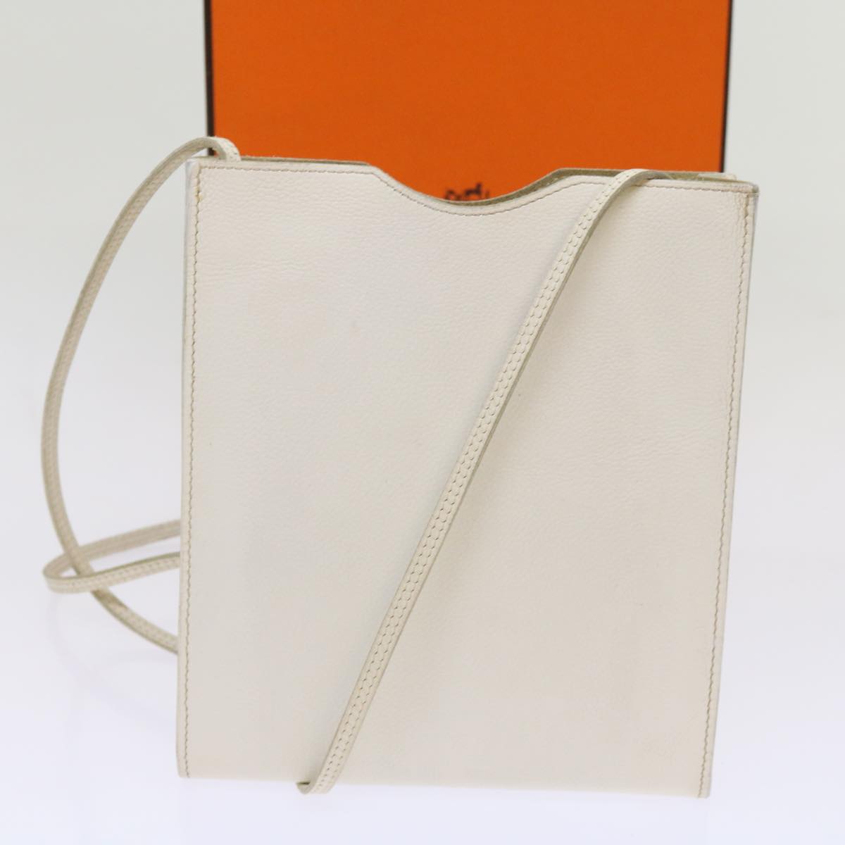 Hermès White Leather Shoulder Bag (Pre-Owned)