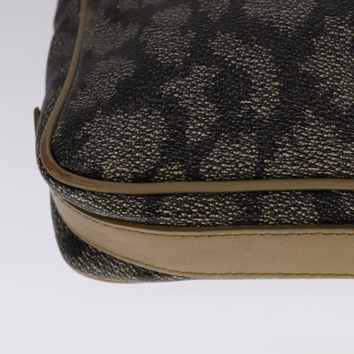 Yves Saint Laurent Grey Canvas Clutch Bag (Pre-Owned)