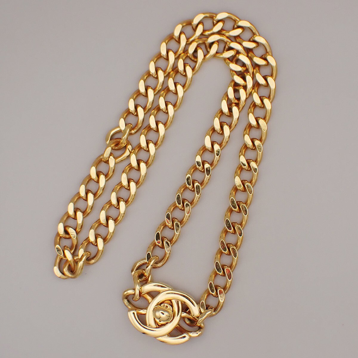 Chanel Vintage Turnlock Reissue Chain Metal Gold Gold_Plated Jewelry (Pre-Owned)
