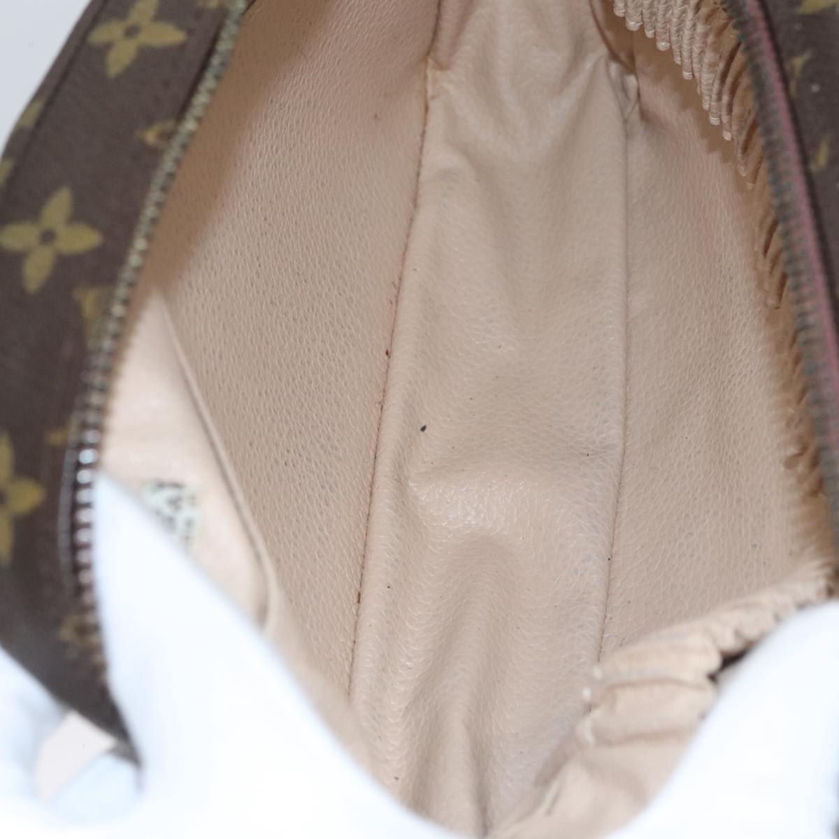 Louis Vuitton Truth Toilette 23 Brown Canvas Clutch Bag (Pre-Owned)