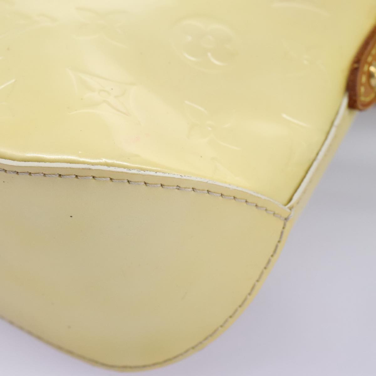 Louis Vuitton Minna Beige Patent Leather Shoulder Bag (Pre-Owned)
