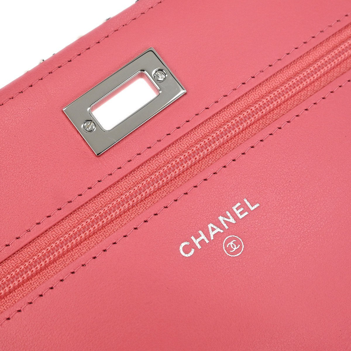 Chanel Reissue 2.55 Flap Quilted Tweed With Resin Detail Pink Tweed Clutche & Pouche Bag (Pre-Owned)