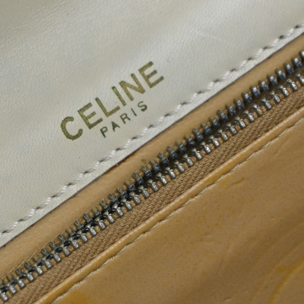 Celine Vintage Leather White Leather Shoulder Bag Bag (Pre-Owned)