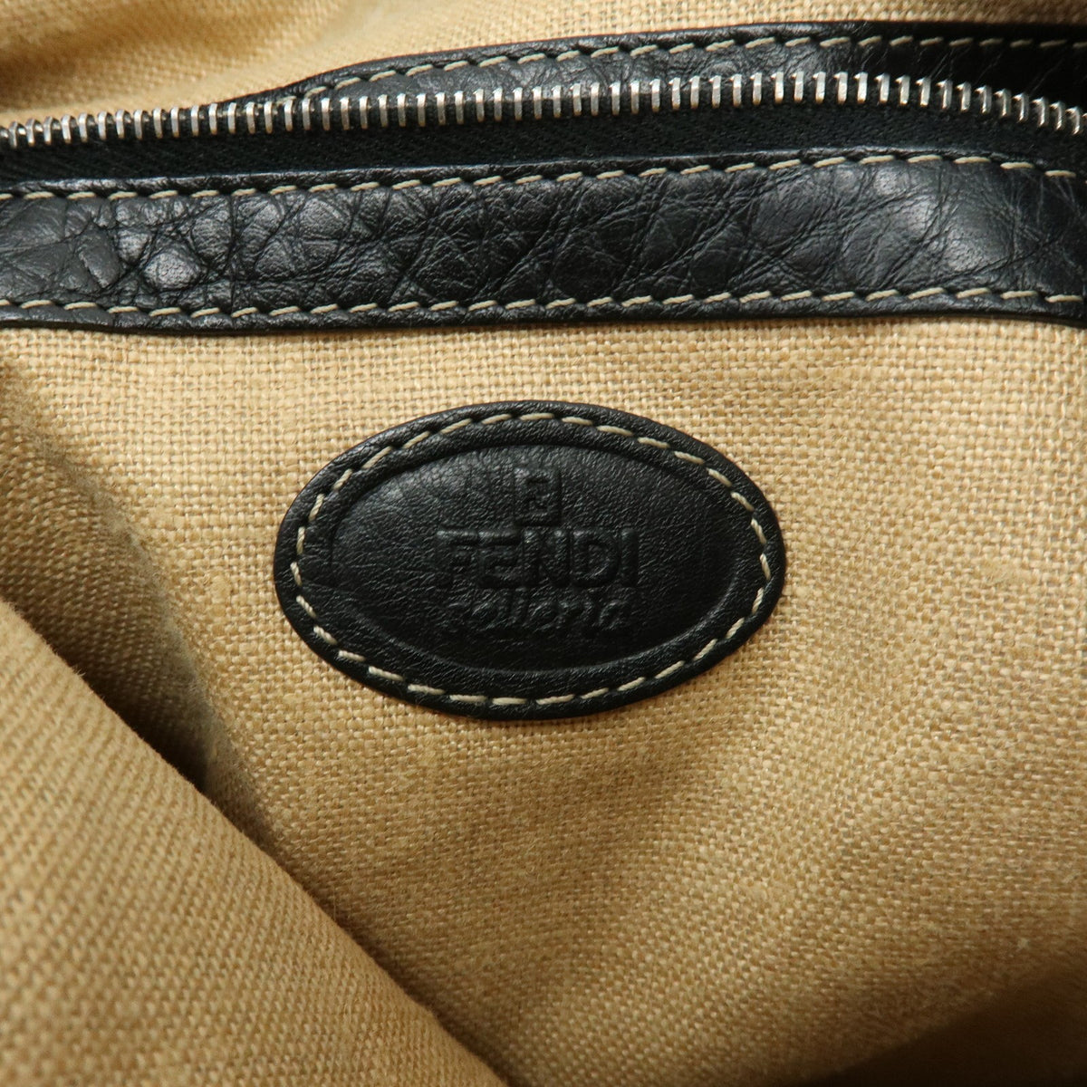 Fendi Vintage Selleria Zip Messenger Leather Black Leather Handbag (Pre-Owned)