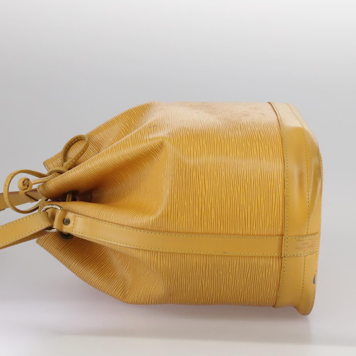 Louis Vuitton Noe Yellow Leather Shoulder Bag (Pre-Owned)