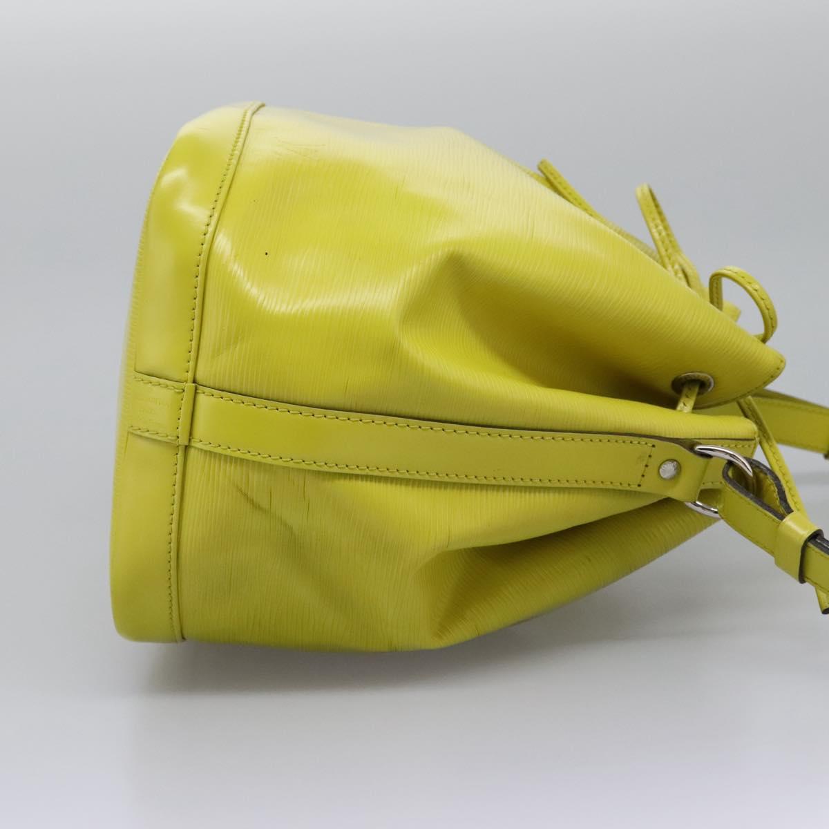 Louis Vuitton Petit Noé Green Leather Shoulder Bag (Pre-Owned)