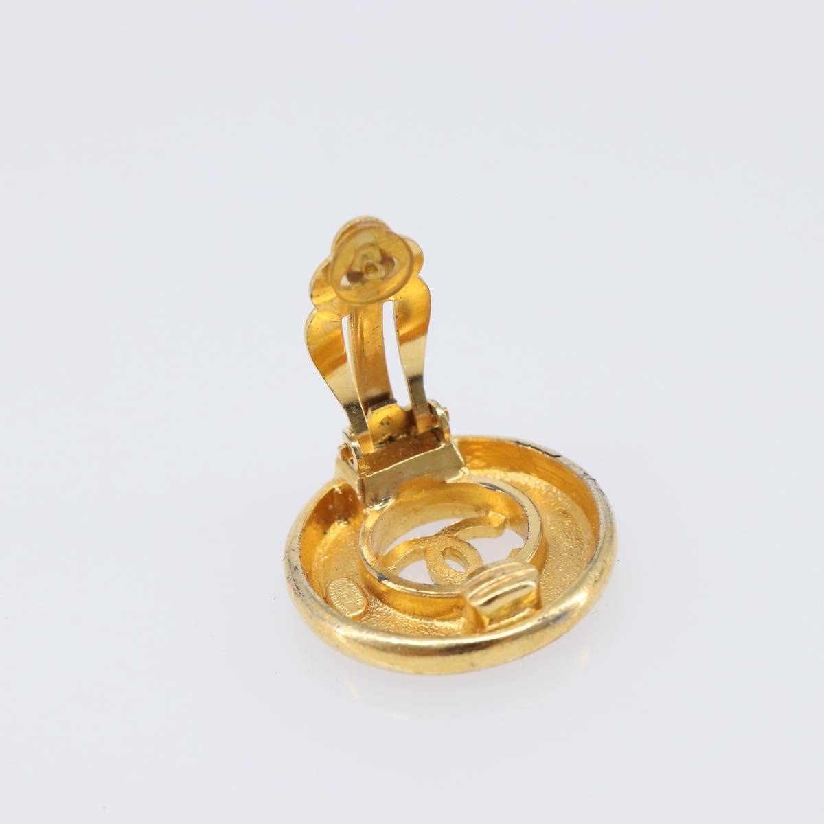 Chanel Vintage Cc Round Clip-On Metal Gold Metal Earrings Jewelry (Pre-Owned)
