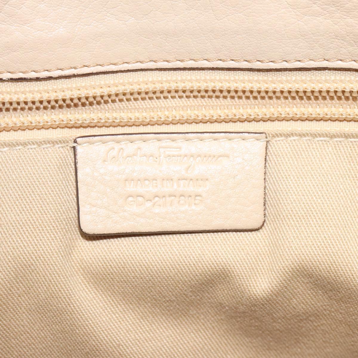 Salvatore Ferragamo Gancini Beige Leather Shoulder Bag (Pre-Owned)