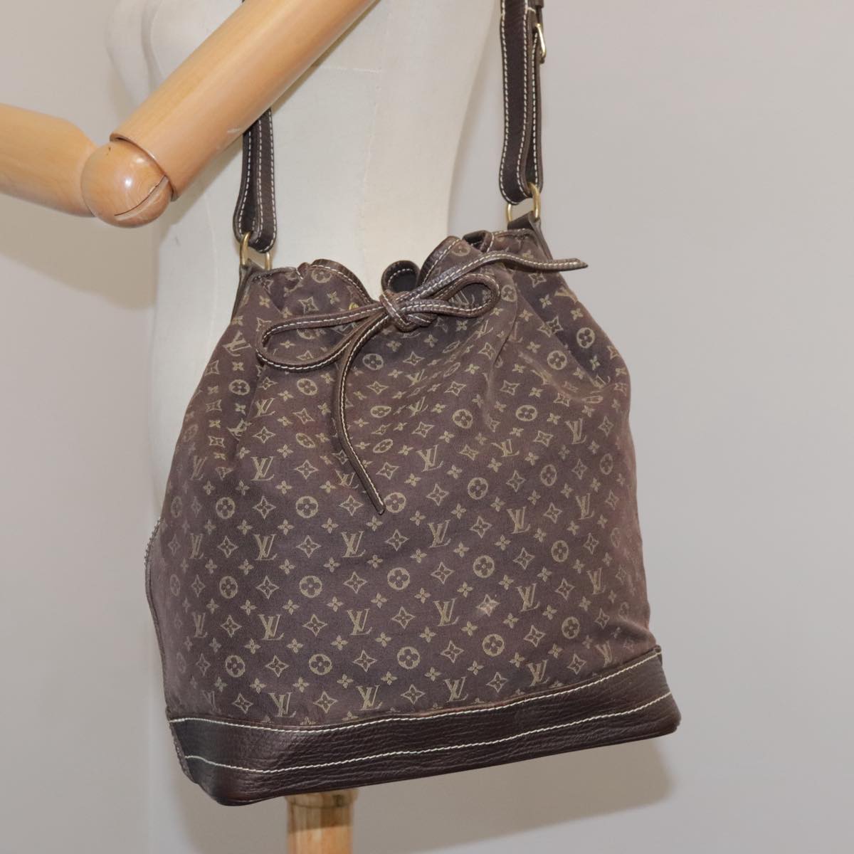 Louis Vuitton Noe Brown Canvas Shoulder Bag (Pre-Owned)