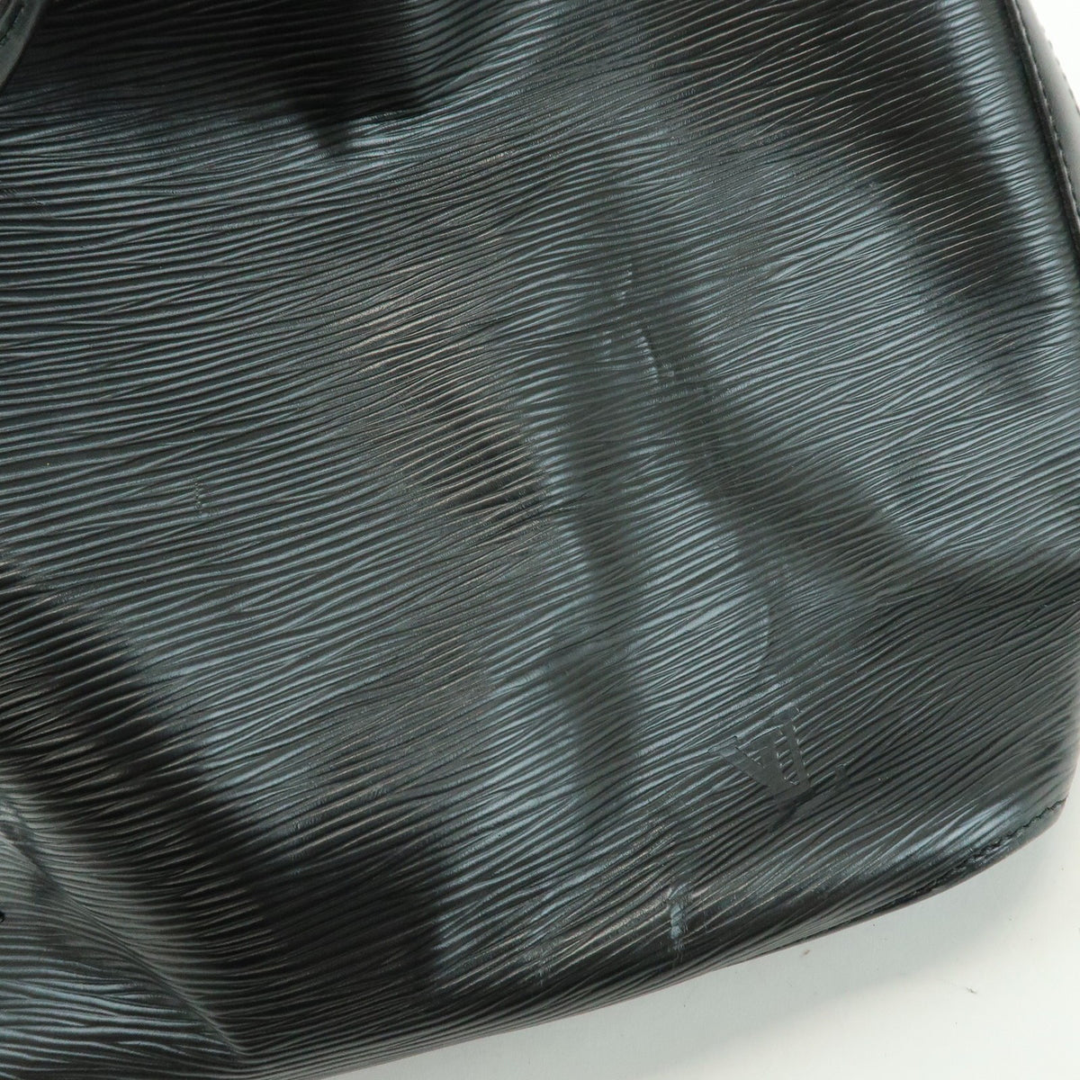 Louis Vuitton Petit Noe Epi Leather Black Leather Handbag (Pre-Owned)