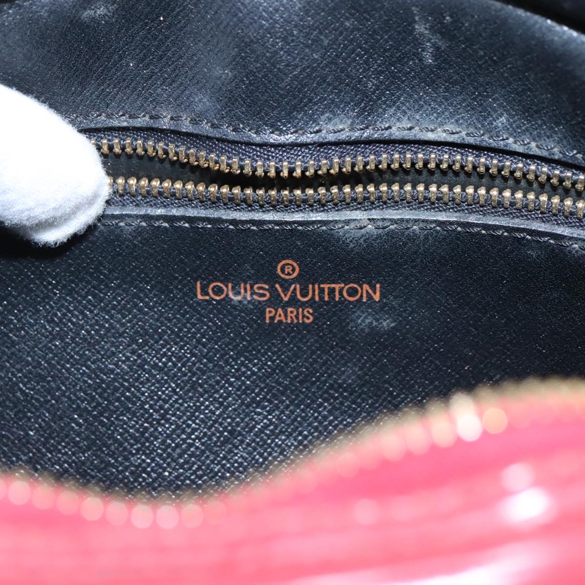 Louis Vuitton Jeune Fille Red Leather Shoulder Bag (Pre-Owned)