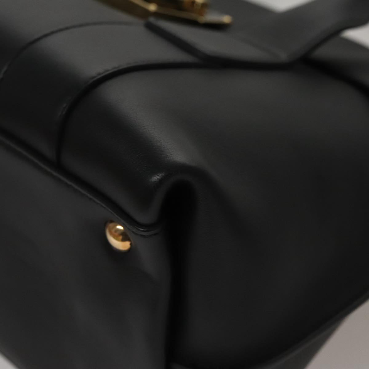 Salvatore Ferragamo Sookie Black Leather Handbag (Pre-Owned)