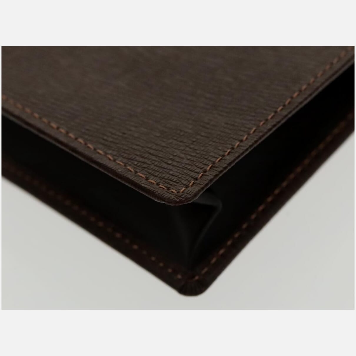 Burberry Brown Leather Clutch Bag (Pre-Owned)