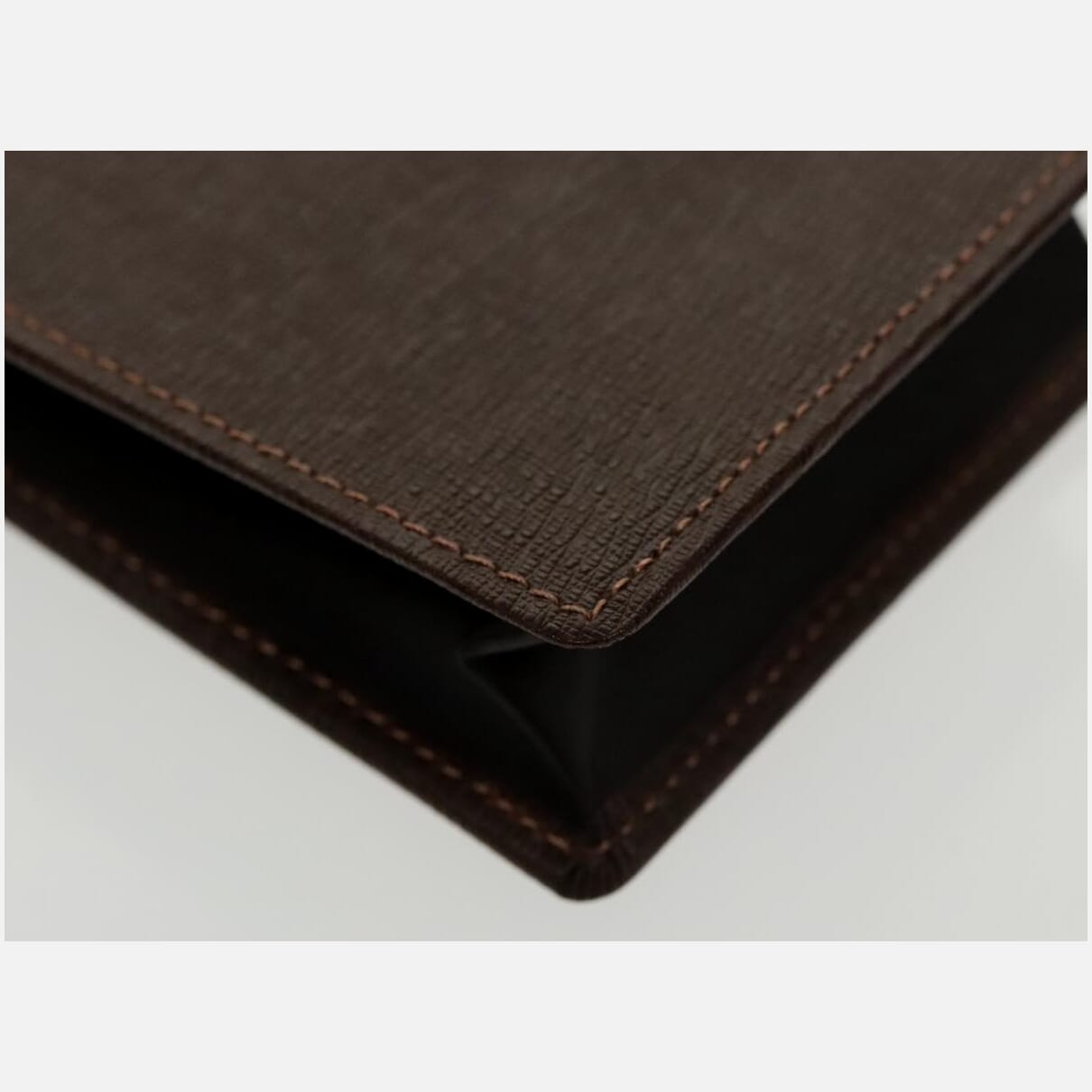 Burberry Brown Leather Clutch Bag (Pre-Owned)