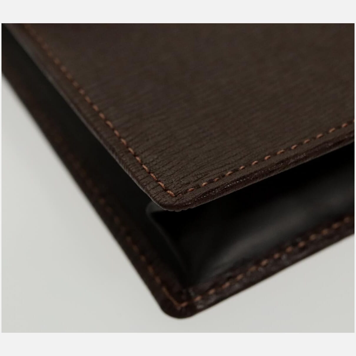 Burberry Brown Leather Clutch Bag (Pre-Owned)