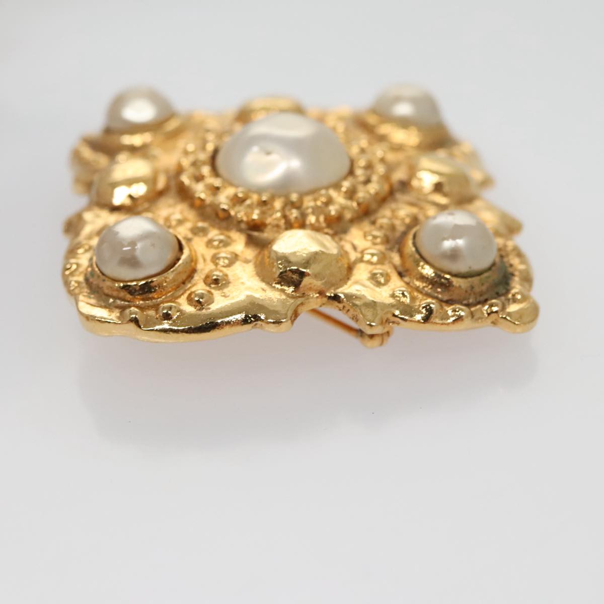 Chanel Gold Metal Brooch Jewelry (Pre-Owned)