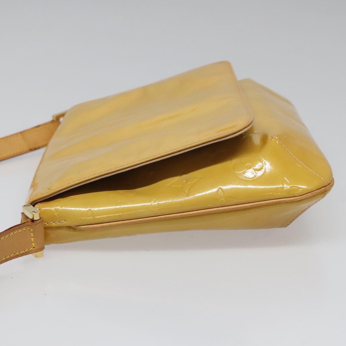 Louis Vuitton Thompson Street Beige Patent Leather Shoulder Bag (Pre-Owned)